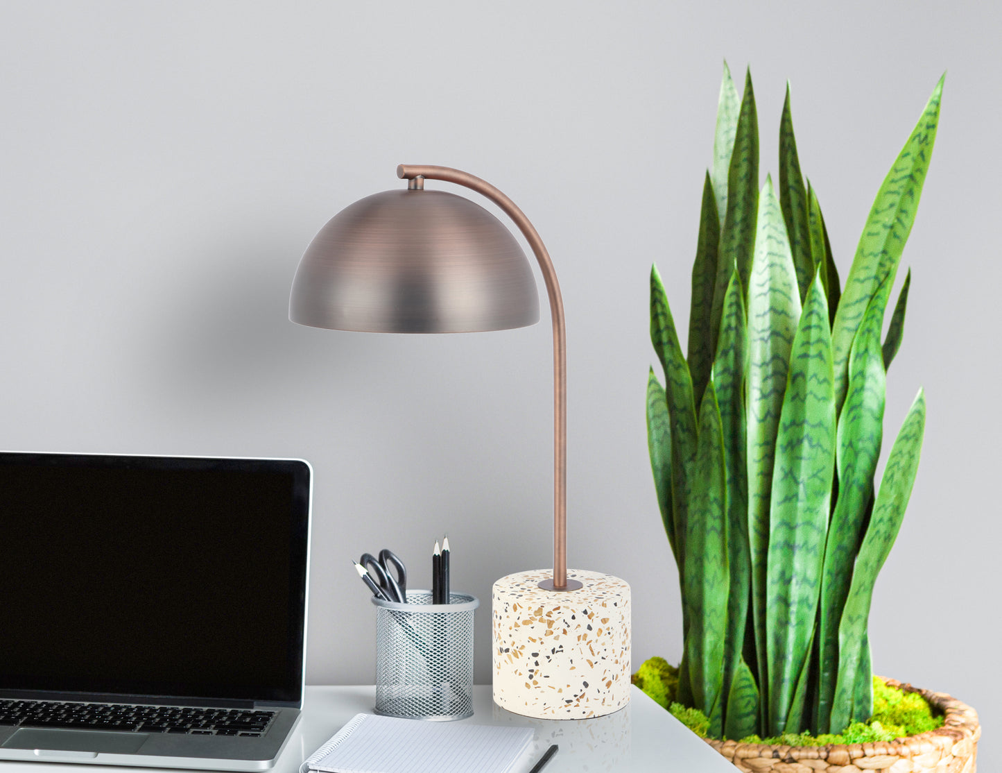 TFS TABLE LAMP 6wGU10max L:310 W:200 H:470 2.0line swt WHITE TERRAZO / BRONZE
