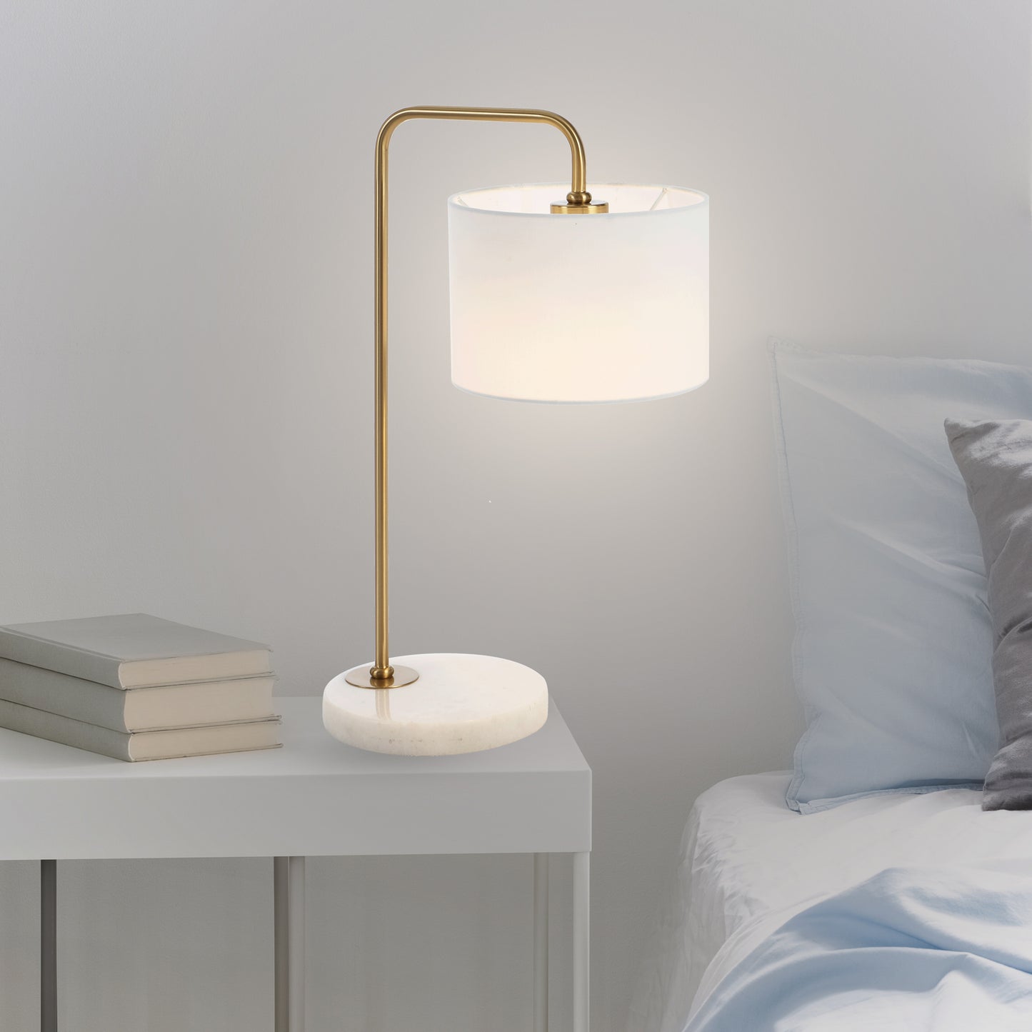 TFS TABLE LAMP 25wE27max D:200 H:490 cab:2.0m line switch WHITE/GOLD