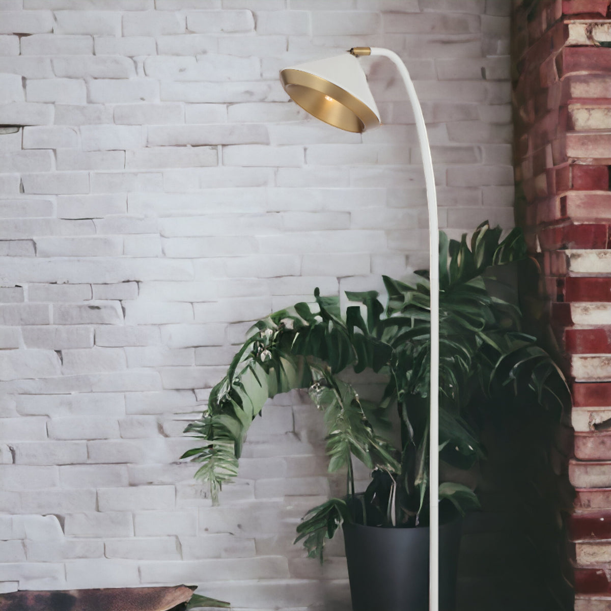 TFS FLOOR LAMP 6wG9max L310 W200 H1380 foot switch WHITE MATT/YELLOW BRASS