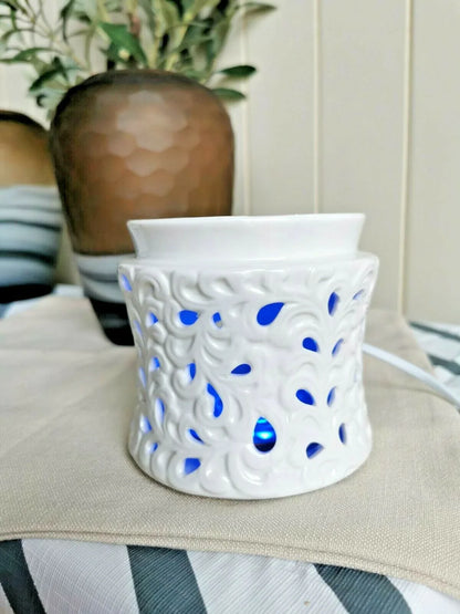 LED Wax & Oil Burner with Classic Flower Design 11.5 x 11 cm